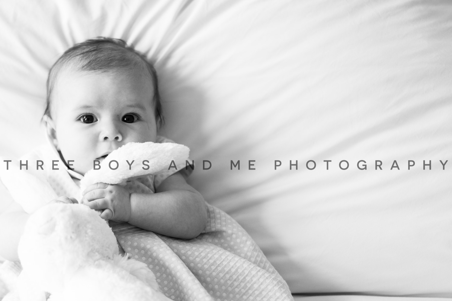 lifestyle-photography-baby-4months-blackandwhite
