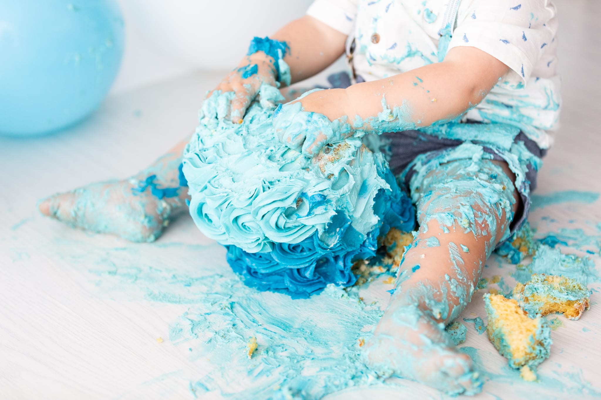 little boys hands and feet covered in cake at his Kent cake smash shoot in Bexley