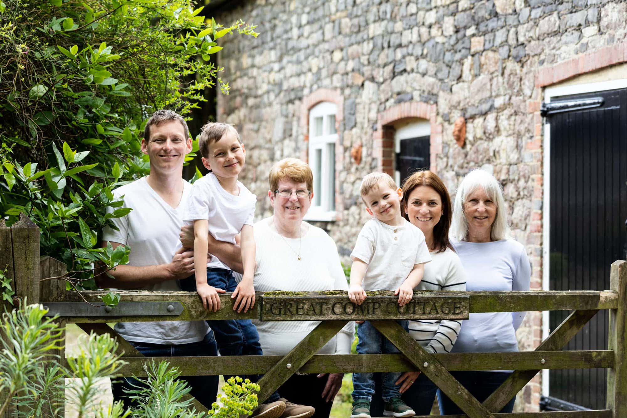 extended family image taken at a Kent family photoshoot in Sevenoaks