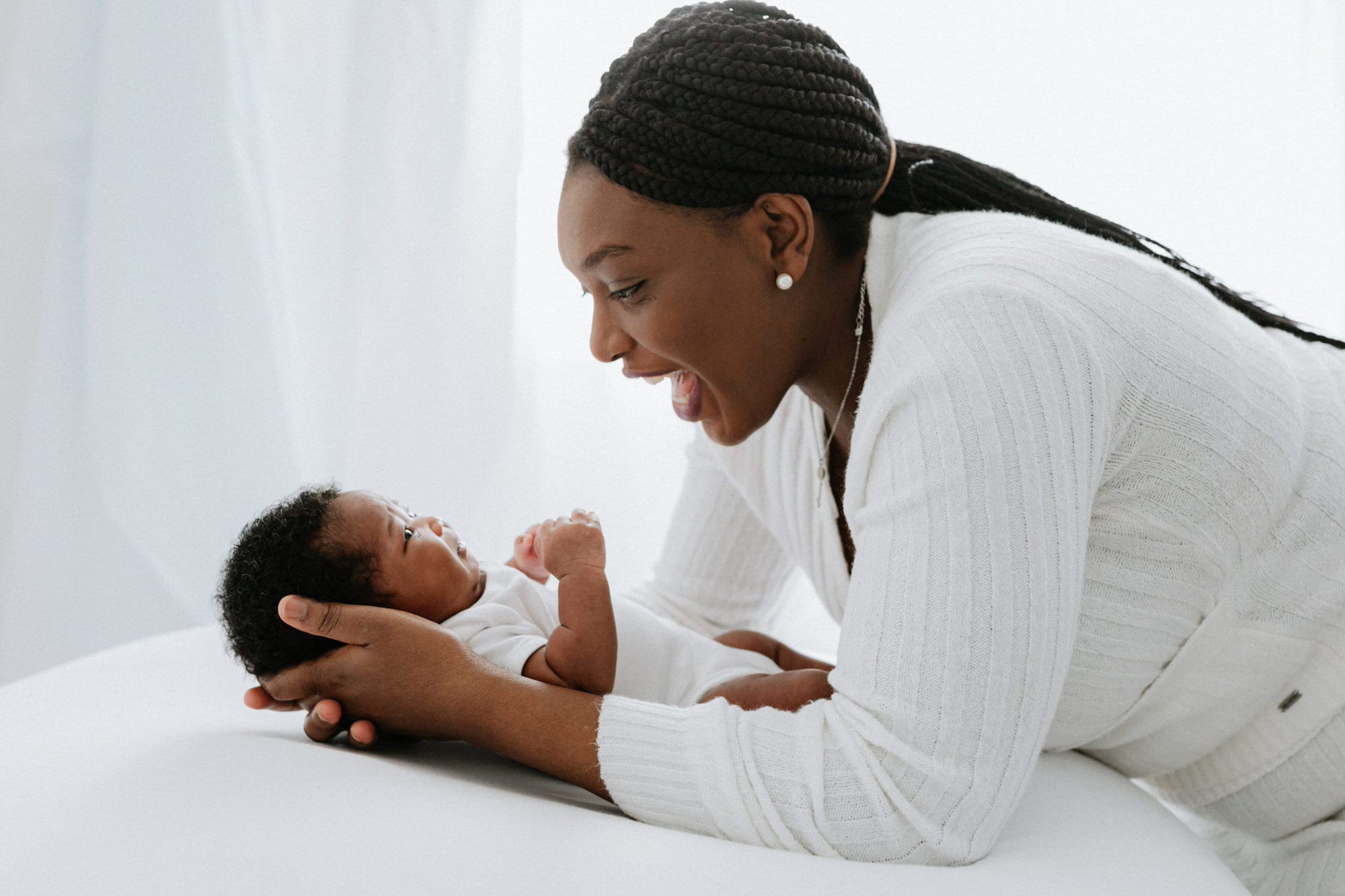 mummy and her newborn daughter at their kent newborn photoshoot in bexley