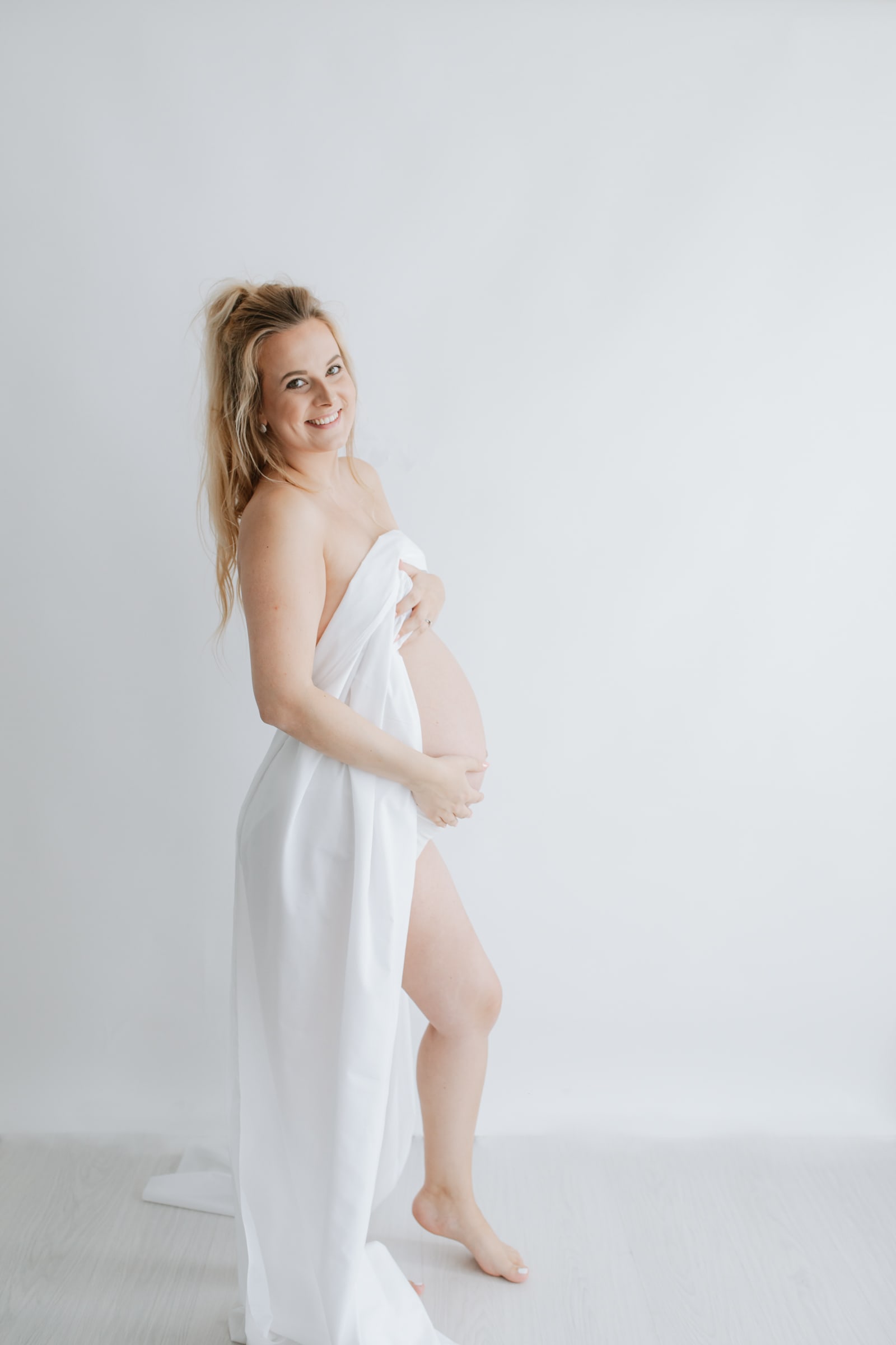 mummy to be taken at her Kent maternity photoshoot in Bexley